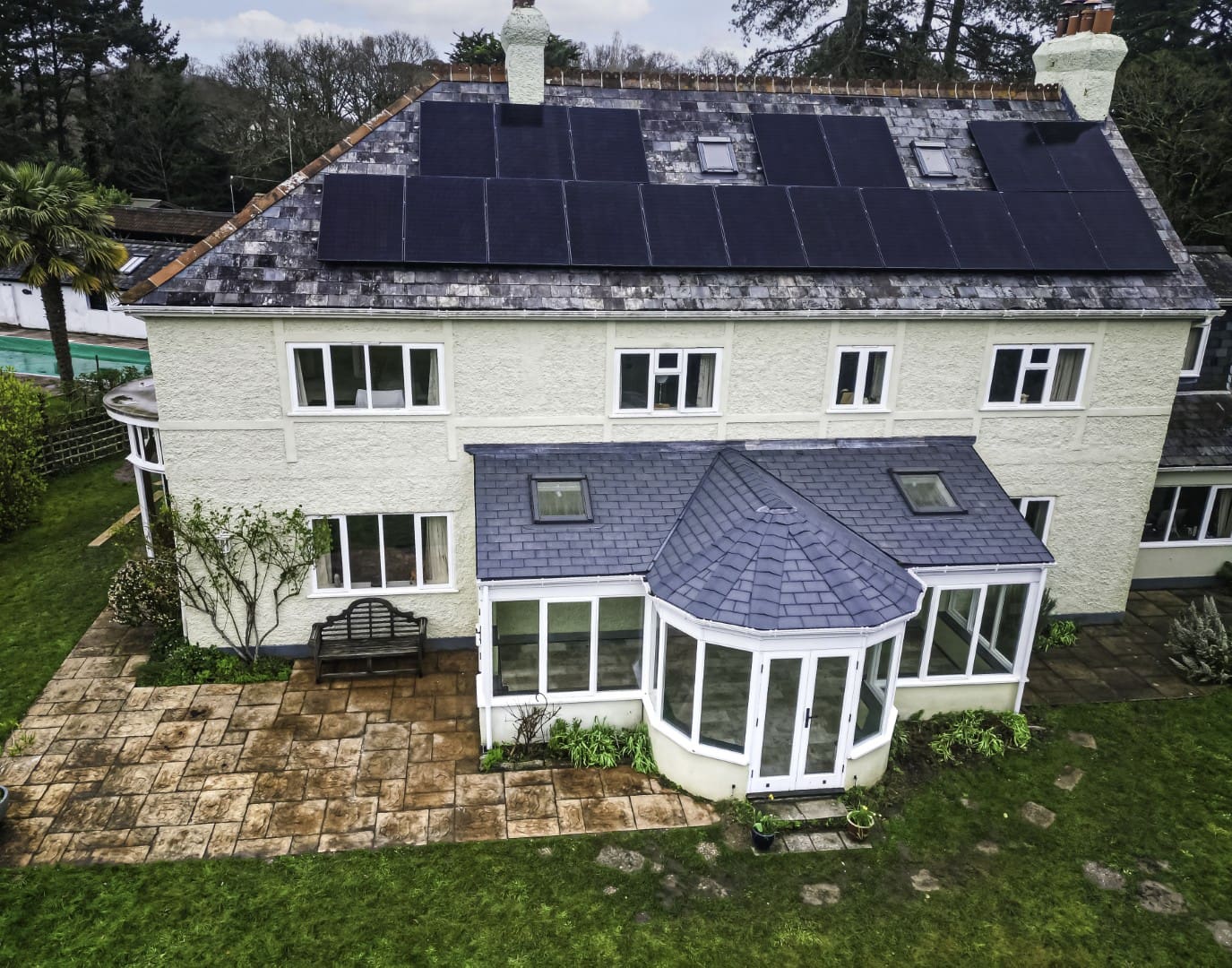 Glass Conservatory Roof vs Tiled Roof: Which Is Better?